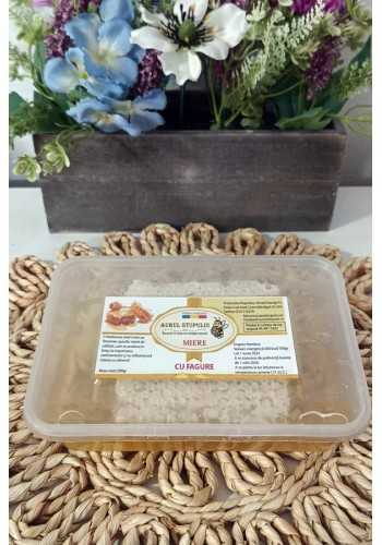 Fagure cu miere de salcâm - Deliciu natural și sănătos