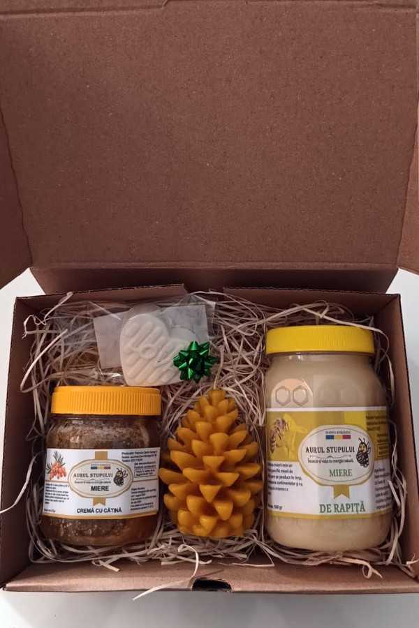 Cutia CADOU ( Miere derapiță, miere cremă cu cătină, lumânare naturală, săpun inimă vegetal)