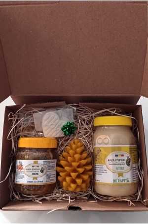 Cutia CADOU ( Miere derapiță, miere cremă cu cătină, lumânare naturală, săpun inimă vegetal)