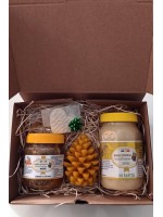 Cutia CADOU ( Miere derapiță, miere cremă cu cătină, lumânare naturală, săpun inimă vegetal)