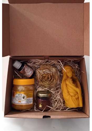 Cutia CADOU ( Miere floarea soarelui, miere cremă aronia, lumânare naturală, propolis, săpun cu polen)