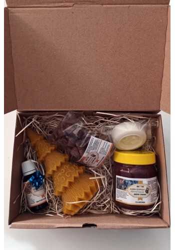 Cutia CADOU (Miere cremă cu aronia, bomboane cu propolis și ghimbir, tinctură propolis, lumânare naturală, săpun vegetal)