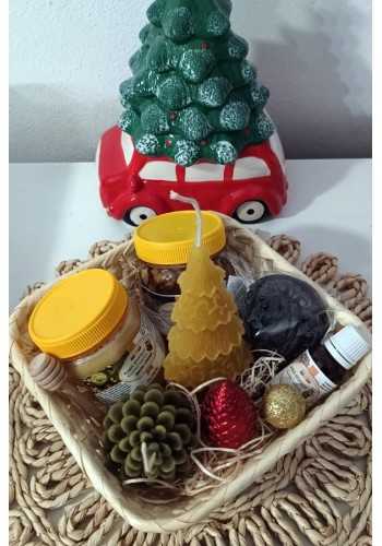 Coșuleț CADOU (Miere cremă fistic,miere nucă, lumânare, tinctură propolis, săpun cu aromă crăciun)