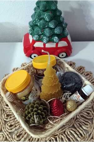 Coșuleț CADOU (Miere cremă fistic,miere nucă, lumânare, tinctură propolis, săpun cu aromă crăciun)