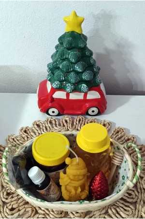 Coșuleț CADOU ( Ursuleț miere, miere cremă scorțisoară, tinctură propolis, lumânare, linguriță lemn , săpun aromă Crăciun)
