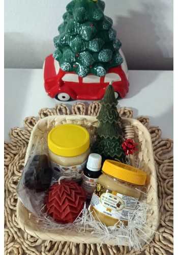 Coșuleț CADOU (Miere cremă fistic,cocos,lumânare,propolis,linguriță lemn, săpun Crăciun)