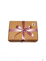 Cutia CADOU ( Miere floarea soarelui, miere cremă caramel și cacao, tinctura propolis, săpun natural lavandă, lumânare love)