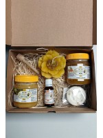 Cutie CADOU (miere cremă cu fistic,cu cătina, propolis, săpun cu mentă, lumânare naturală)