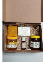 Cutia CADOU ( Miere floarea soarelui, cremă cu caramel și cacao, propolis, lumânare naturală ,săpun)
