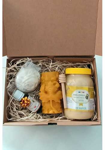 Cutia cadou cu miere rapita, propolis, sapun natural lavanda , lumanare ceara naturala albine