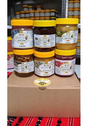 Cutia deliciul copiilor ( Miere cremă zmeură liofilizate, aronia, fistic, caramel și cacao, nuci, mix imunitate)