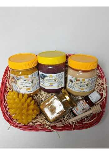Coșul Cadou (Mix imunitate,miere cremă cocos,afine,polen poliflor, tinctură propolis, linguriță, lumânare)