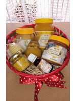 Coș cadou (Miere floarea soarelui,miere aronia,miere cremă,propolis,polen poliflor,lumânare iepure,săpun)
