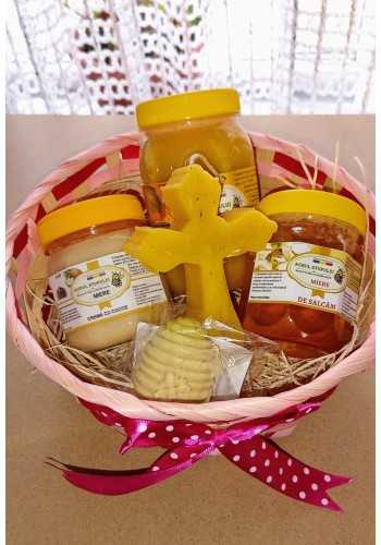 Coș Cadou (Miere salcâm,miere cremă,miere floarea soarelui,propolis, lumânare cruce, săpun polen)